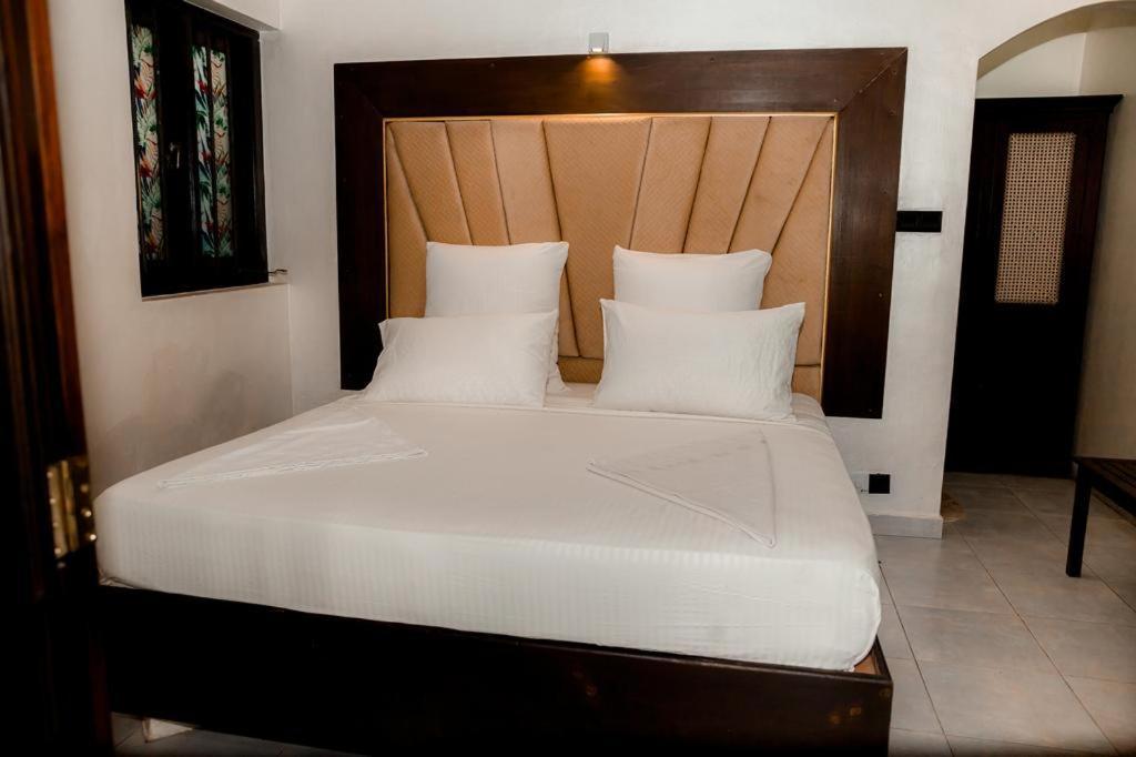 Romantic Garden Hotel Negombo Zewnętrze zdjęcie