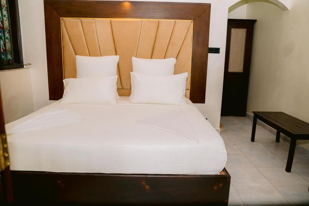 Romantic Garden Hotel Negombo Zewnętrze zdjęcie