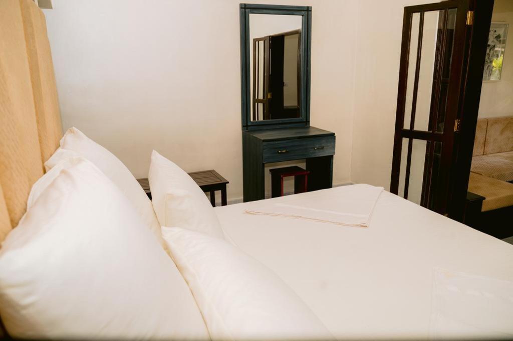 Romantic Garden Hotel Negombo Zewnętrze zdjęcie