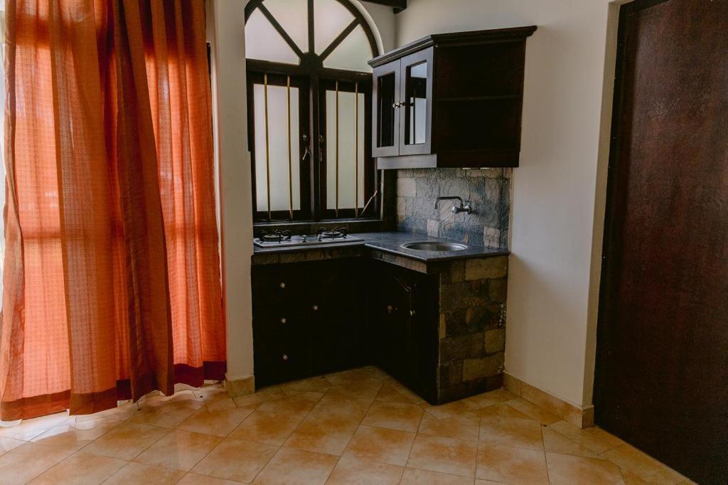 Romantic Garden Hotel Negombo Zewnętrze zdjęcie